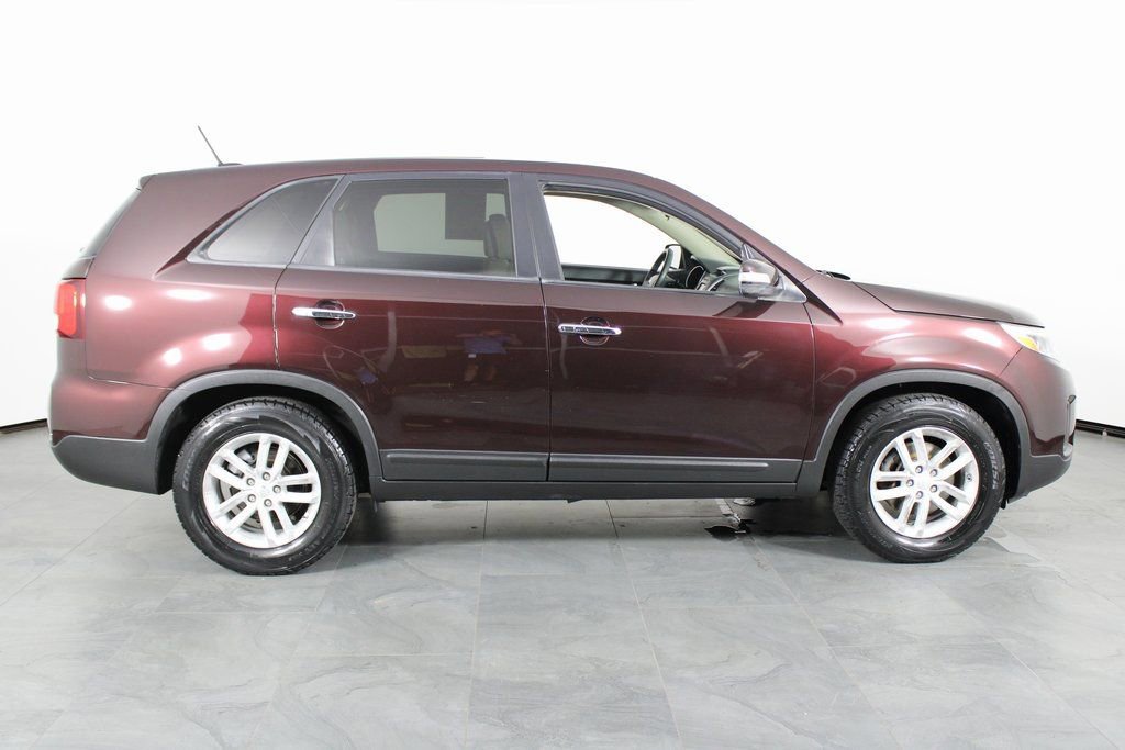 Used 2014 Kia Sorento LX image 12