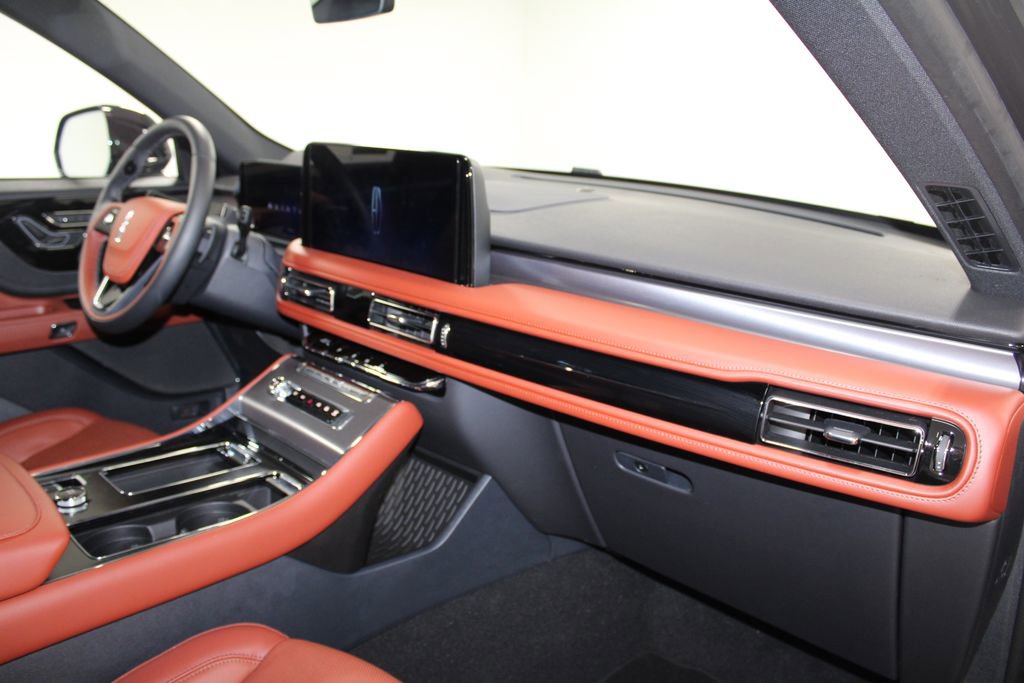 Used 2025 Lincoln Aviator Reserve image 32
