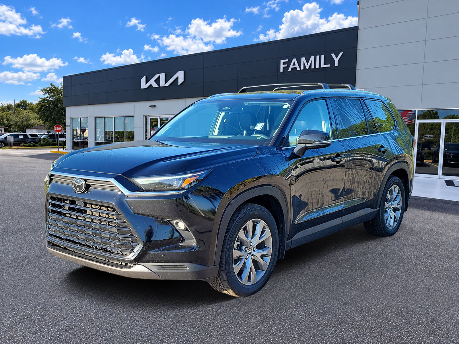 Used 2025 Toyota Grand Highlander AWD Hybrid image 3