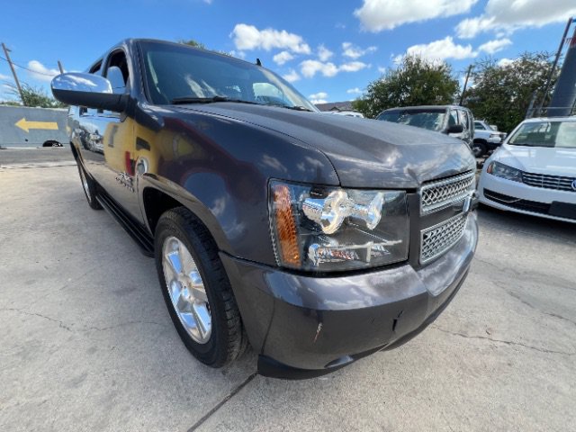 Used 2010 Chevrolet Suburban LT w/ Texas Edition RWD image 3