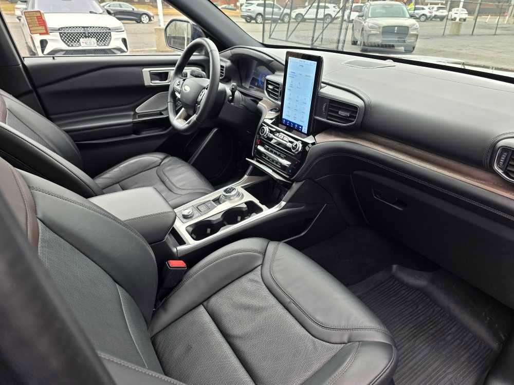 Used 2023 Ford Explorer Platinum w/ Technology Package image 29