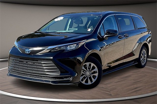 Used 2024 Toyota Sienna LE