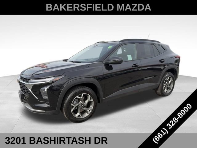 Used 2025 Chevrolet Trax LT FWD image 1