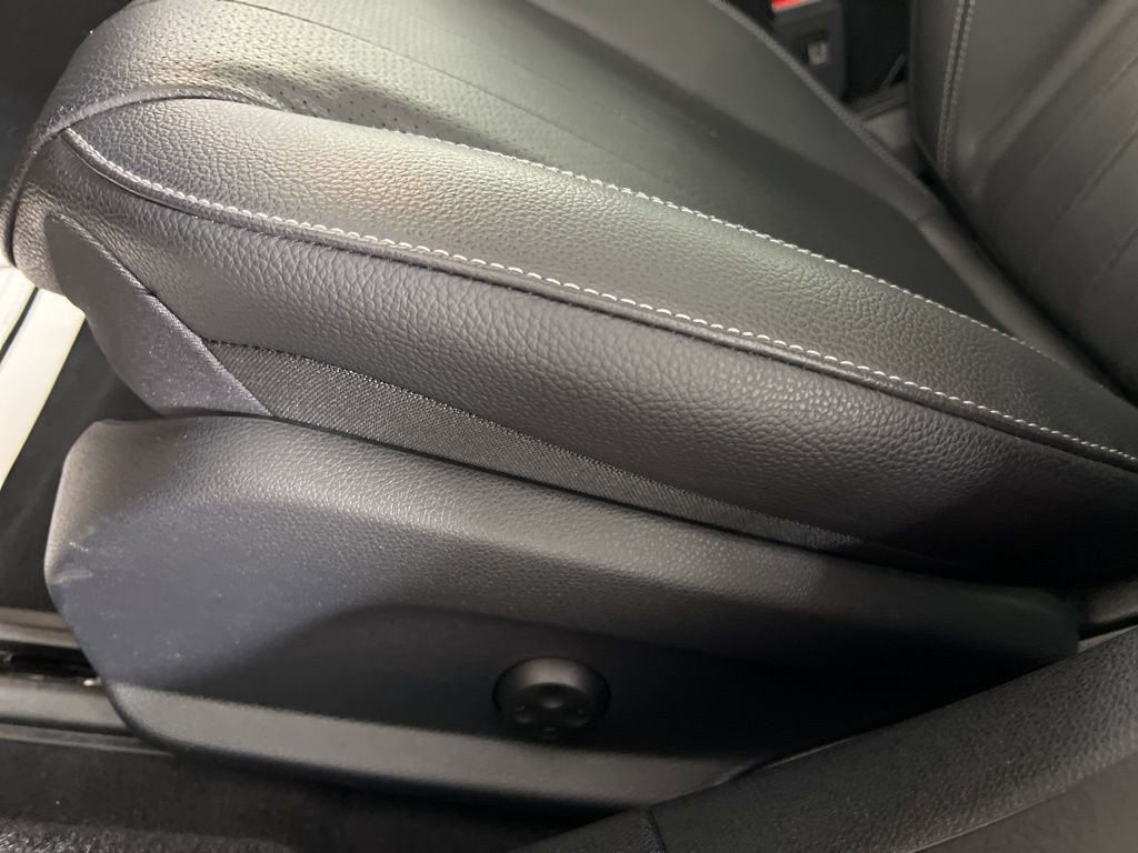 Used 2023 Mercedes-Benz E 350 4MATIC Sedan image 4