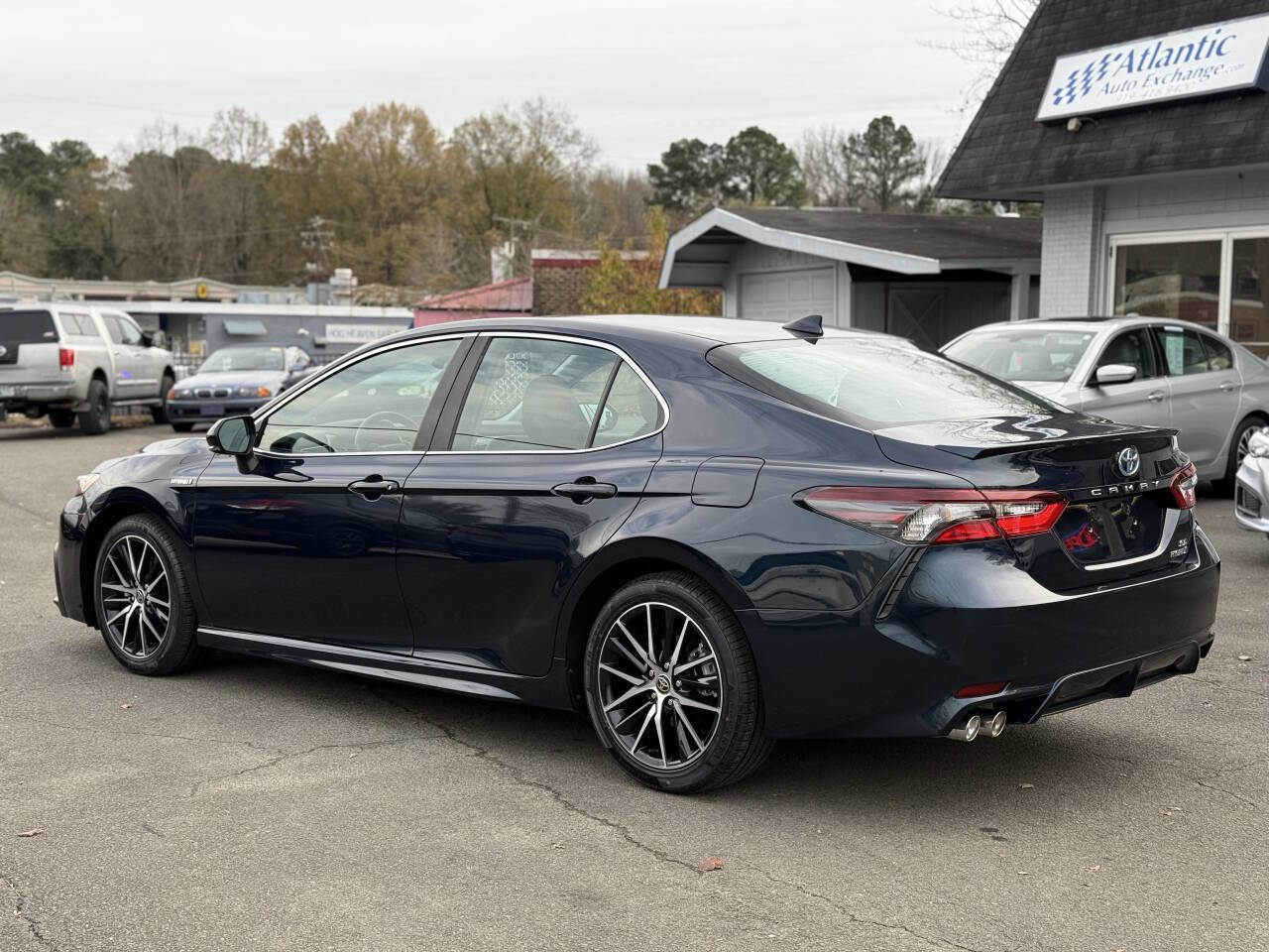 Used 2021 Toyota Camry SE image 6