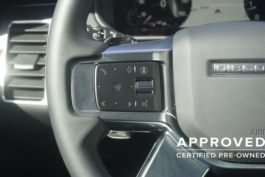 Used 2025 Land Rover Discovery S image 12