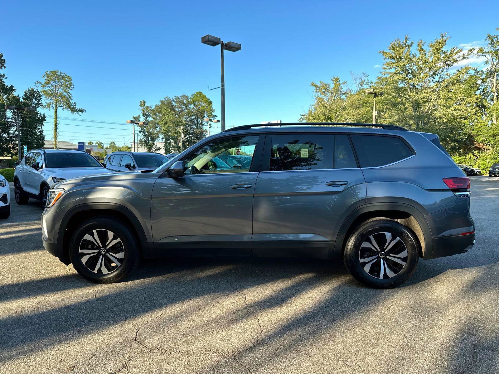 Certified 2025 Volkswagen Atlas SE image 6