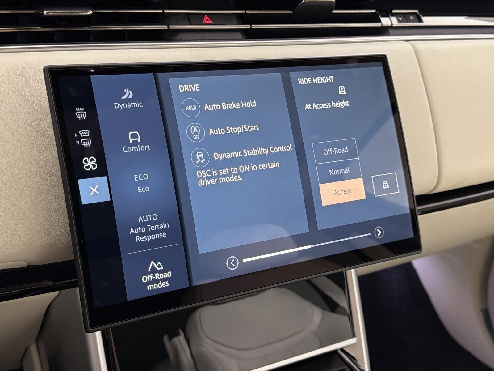 New 2025 Land Rover Range Rover SE image 19