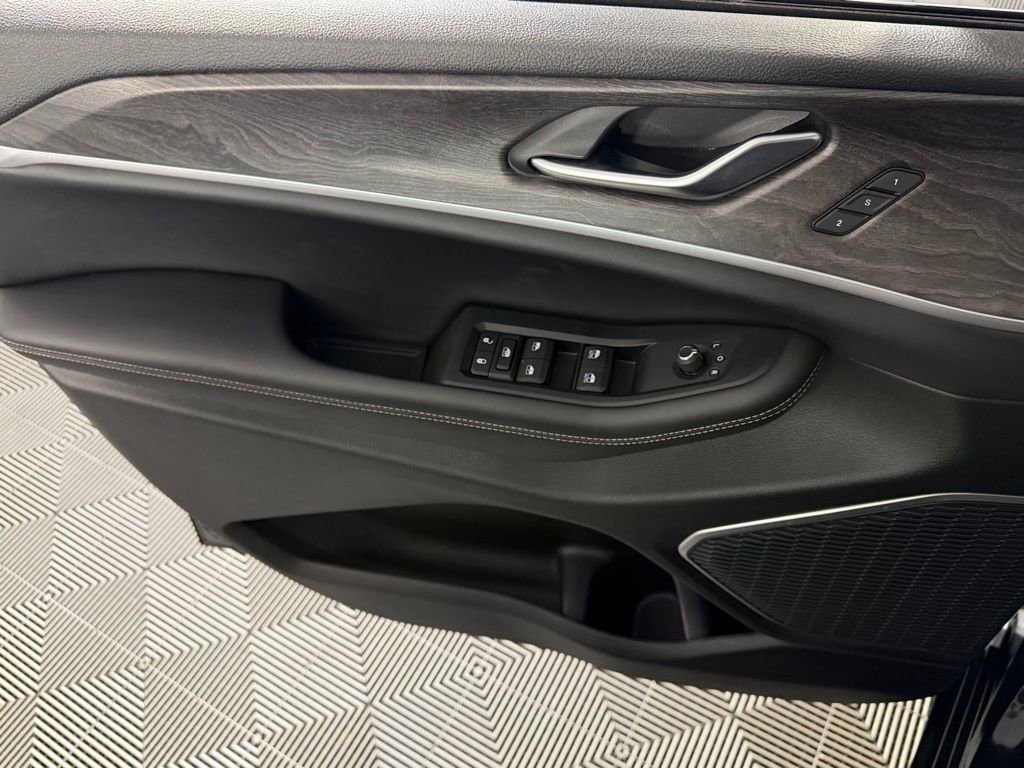 Used 2025 Jeep Grand Cherokee Limited 4xe image 25