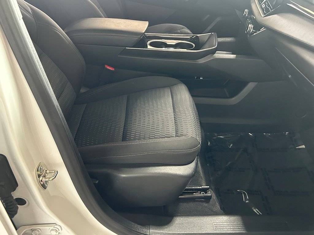 Used 2025 Chevrolet Equinox LT FWD image 36