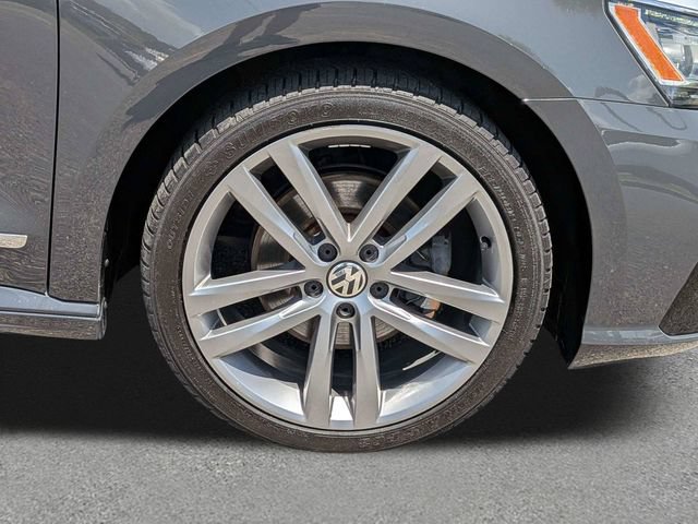Used 2017 Volkswagen Passat 1.8T R-Line w/ R-Line Lighting Package FWD image 12