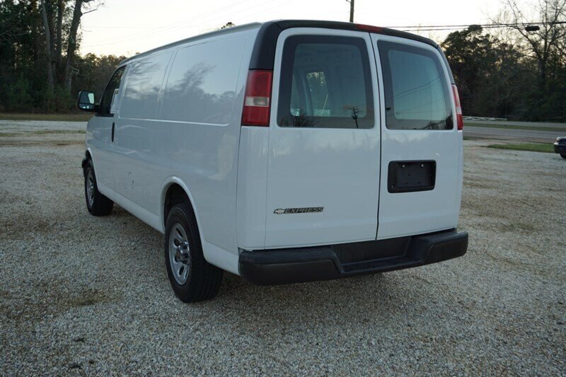 Used 2010 Chevrolet Express 1500 RWD image 13