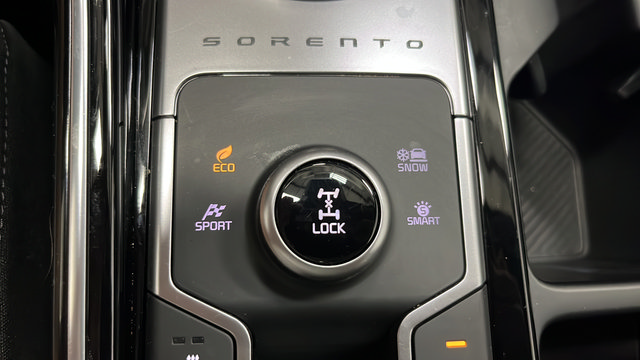 Used 2025 Kia Sorento SX Prestige AWD/4WD image 34