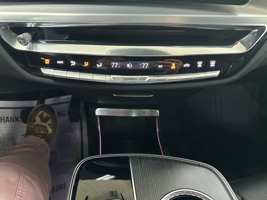 Used 2025 Cadillac Lyriq Luxury w/ LPO, Floor Liner Package AWD/4WD image 39
