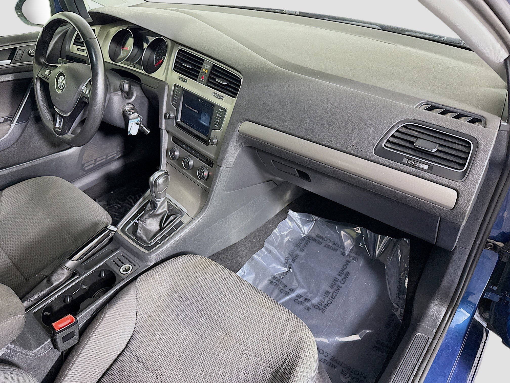 Used 2017 Volkswagen Golf S image 29
