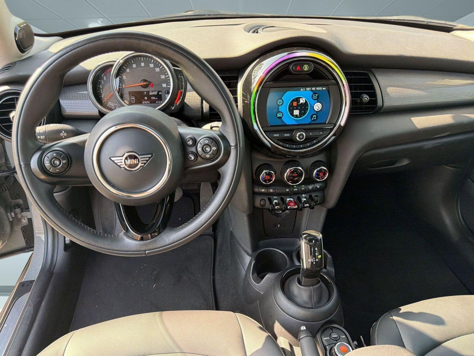 Used 2020 MINI Cooper 2-Door Hardtop w/ Premium Package image 26