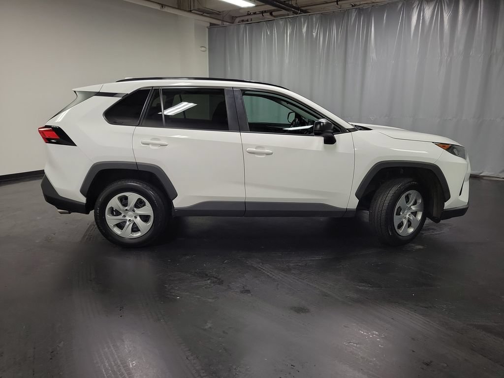 Used 2021 Toyota RAV4 LE AWD/4WD image 9