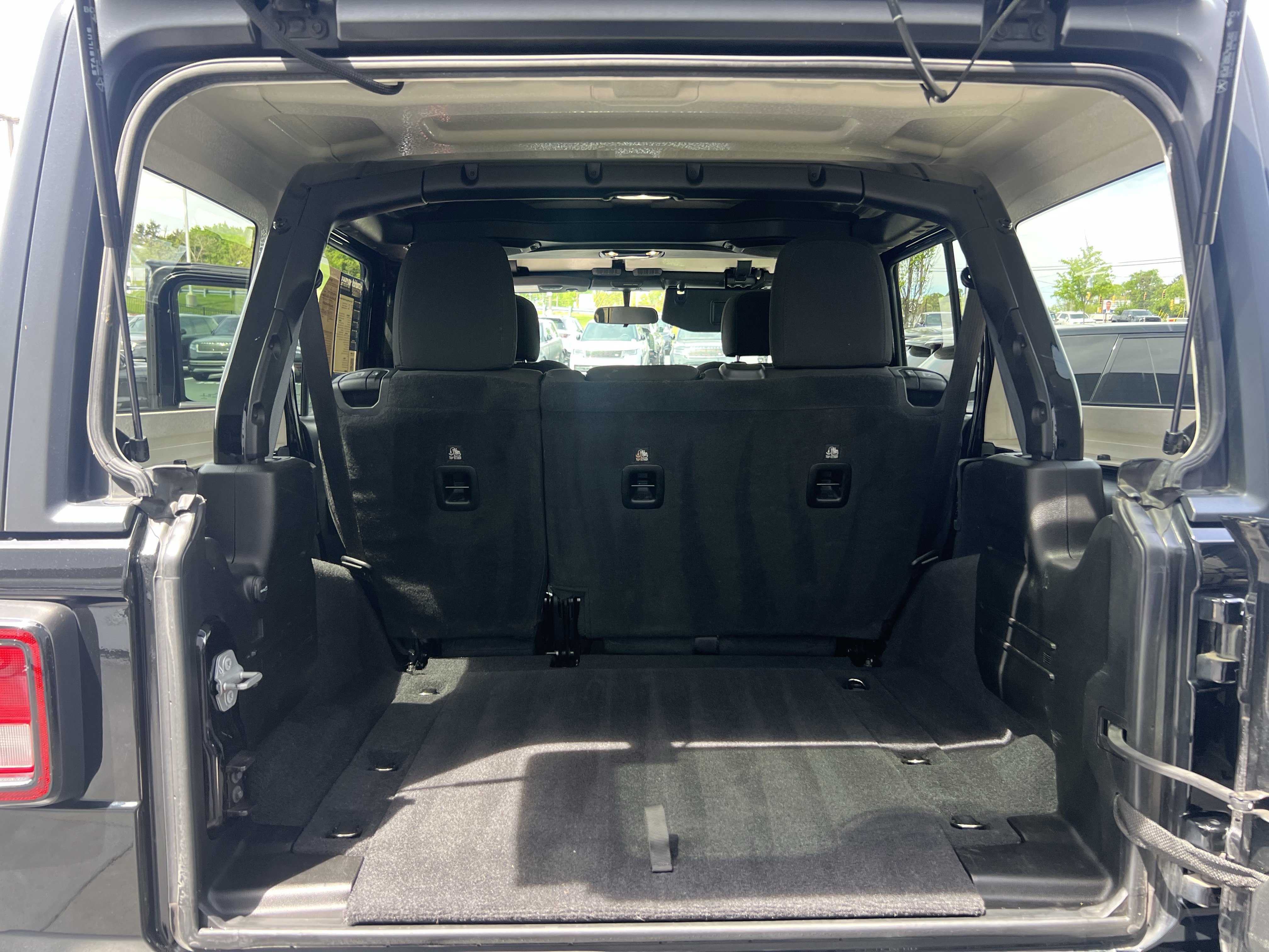 Used 2021 Jeep Wrangler Unlimited Rubicon AWD/4WD image 32