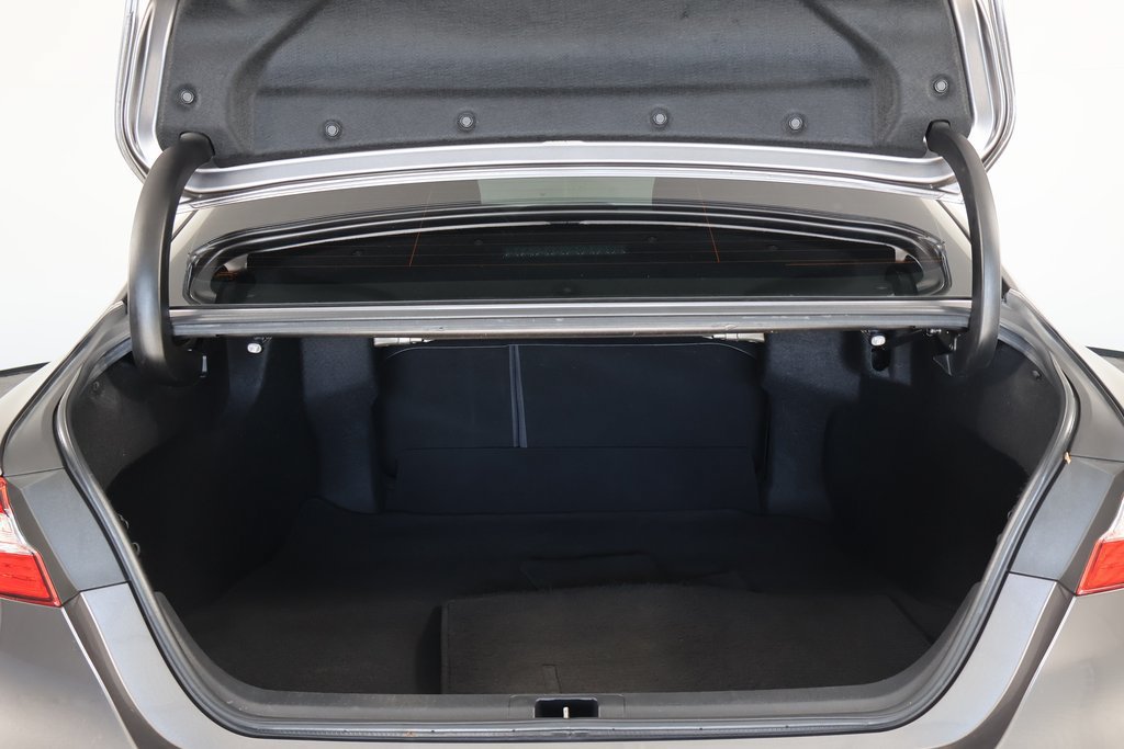 Used 2018 Toyota Camry LE FWD image 14