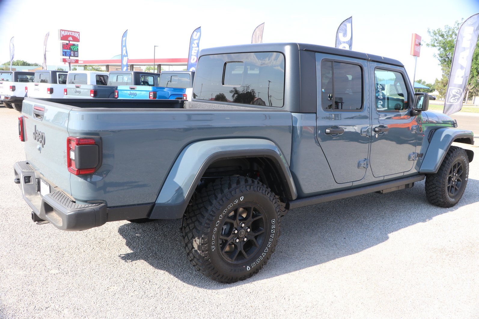 New 2026 Jeep Gladiator Sport AWD/4WD image 7