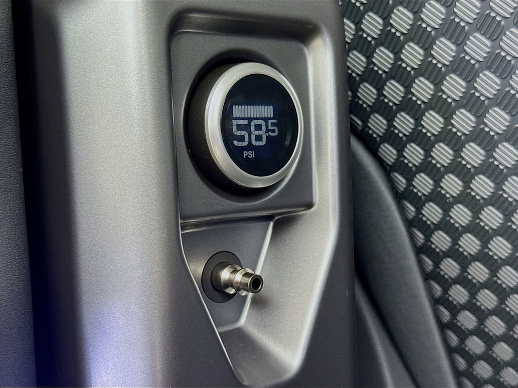 Used 2022 Land Rover Defender 90 X-Dynamic S AWD/4WD image 29