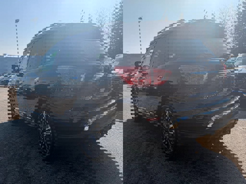 Used 2017 Nissan Pathfinder Platinum w/ Cargo Package image 4