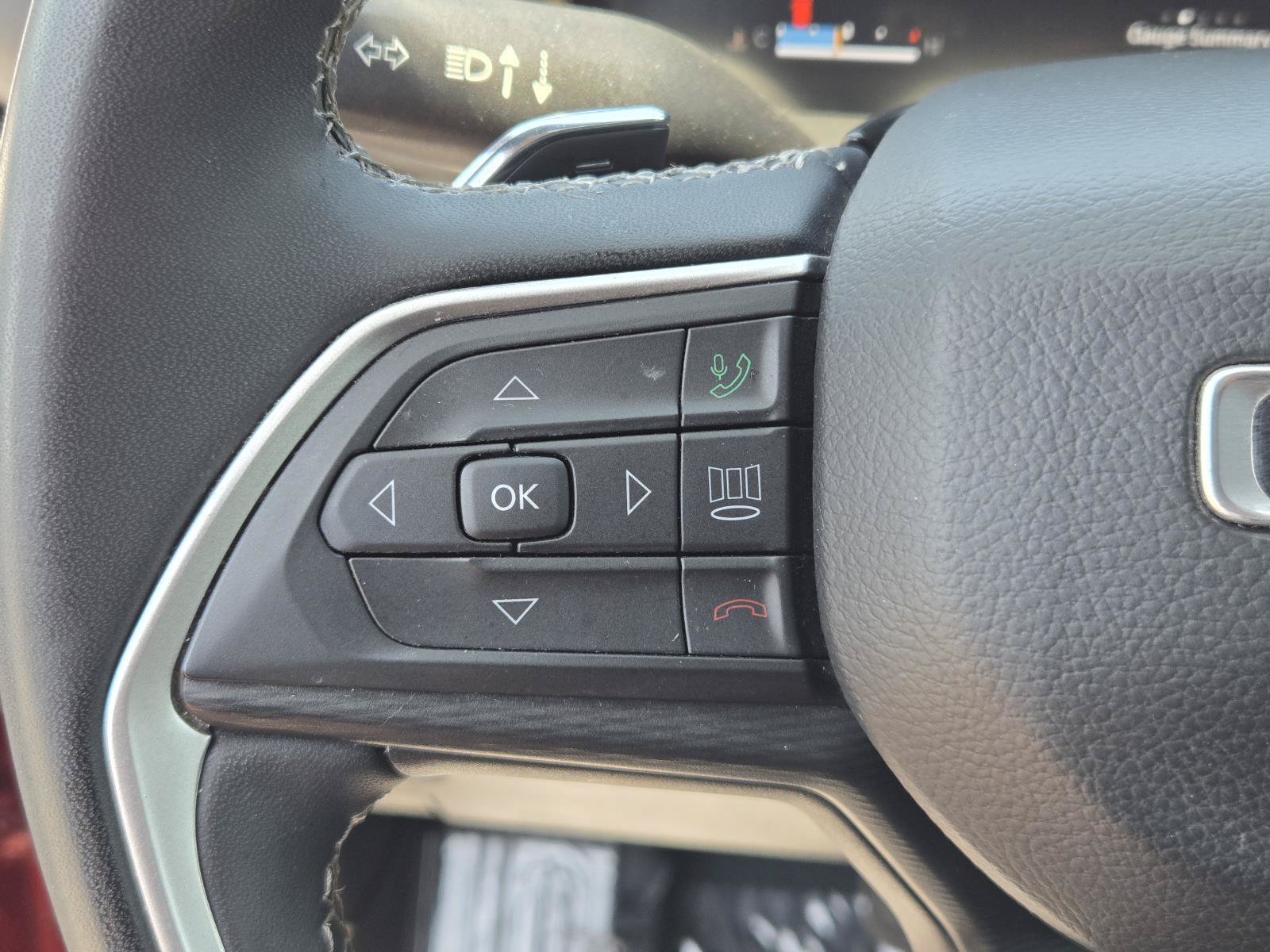 Used 2023 Jeep Grand Cherokee Laredo RWD image 16