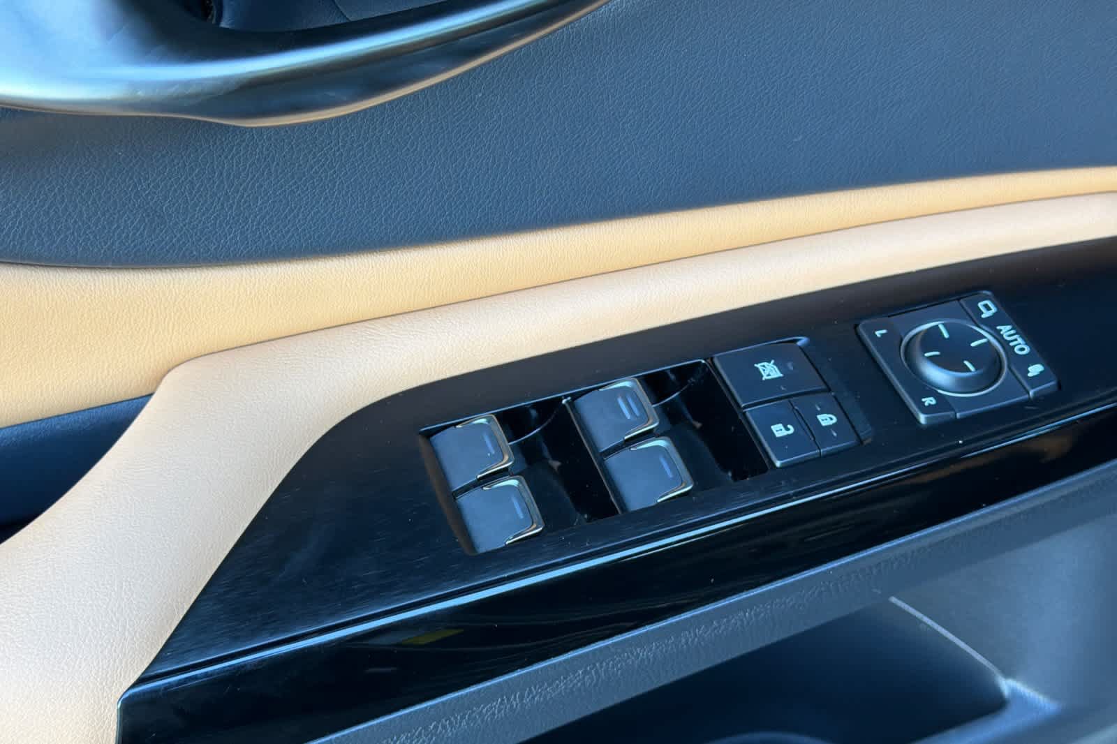 Used 2024 Lexus ES 350 w/ Accessory Package (Z2) FWD image 13