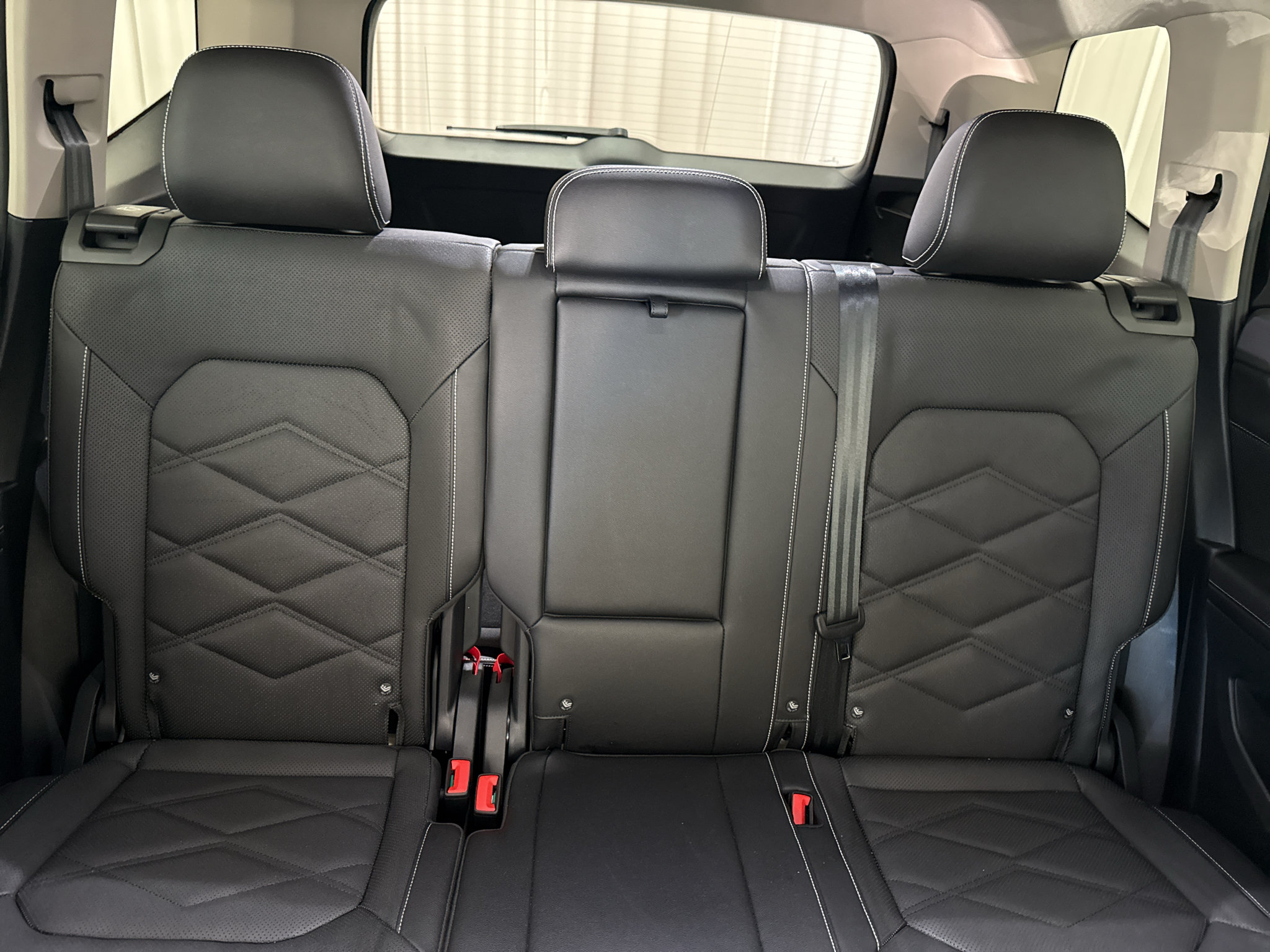 Used 2025 Volkswagen Atlas SE AWD/4WD image 31