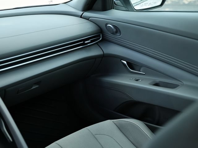 Used 2025 Hyundai Elantra Sport FWD image 27