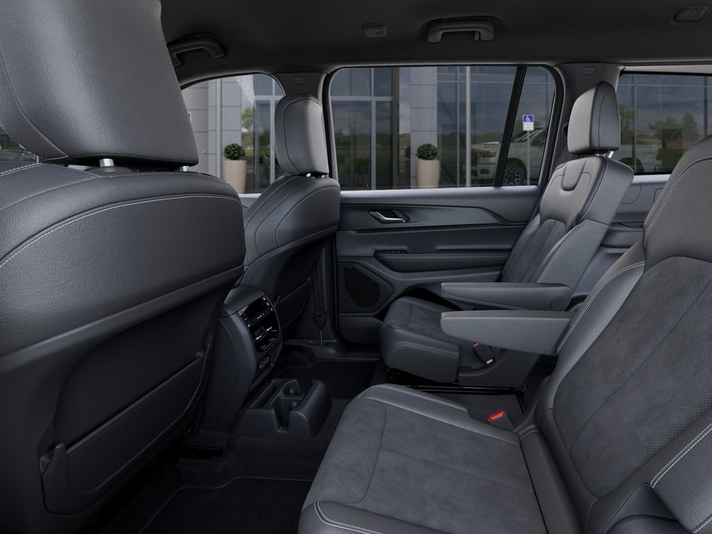 New 2025 Jeep Grand Cherokee L Laredo image 23