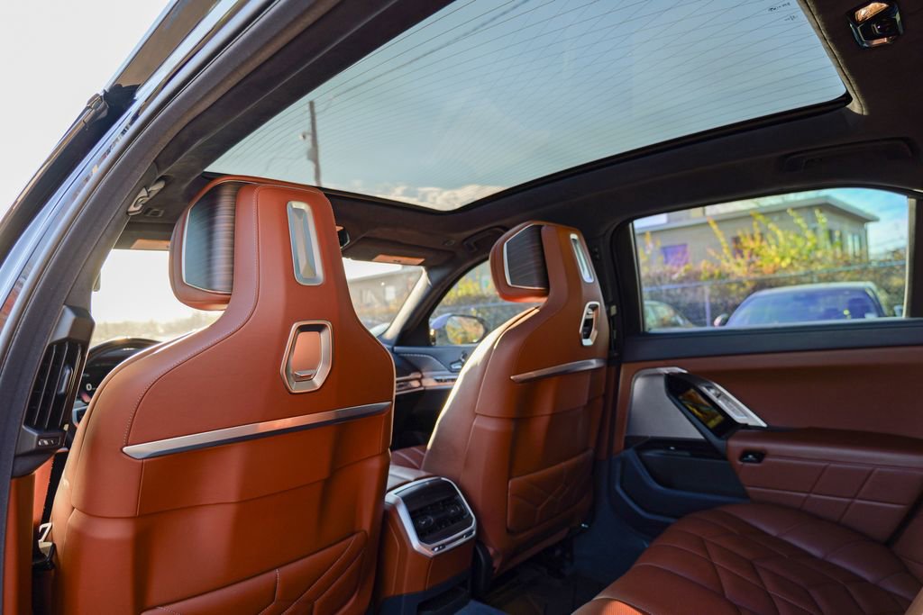 Used 2023 BMW 760i xDrive w/ Executive Package AWD/4WD image 27