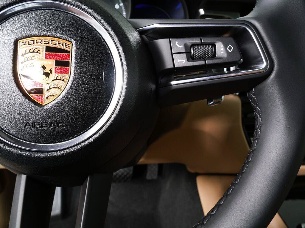 Certified 2026 Porsche Macan AWD/4WD image 11