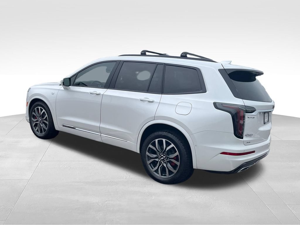 Used 2023 Cadillac XT6 Sport w/ Technology Package AWD/4WD image 3