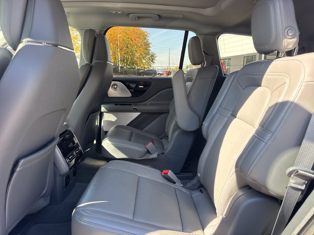 Used 2020 Lincoln Aviator Reserve w/ Equipment Group 202A AWD/4WD image 11