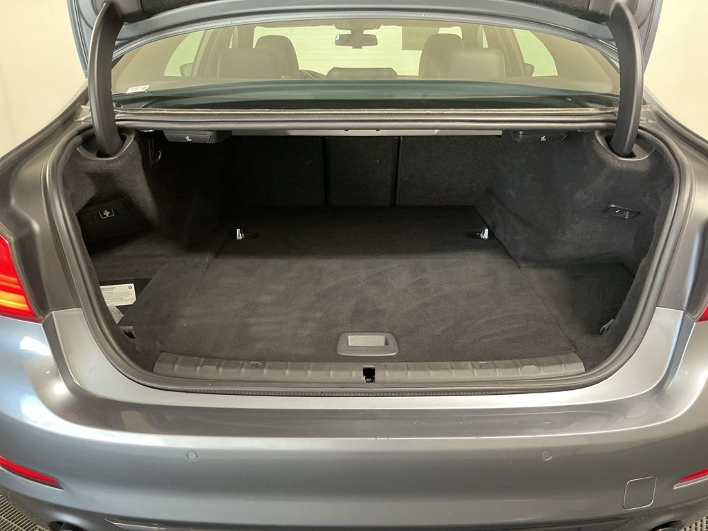 Used 2018 BMW 530e w/ Premium Package 2 image 28