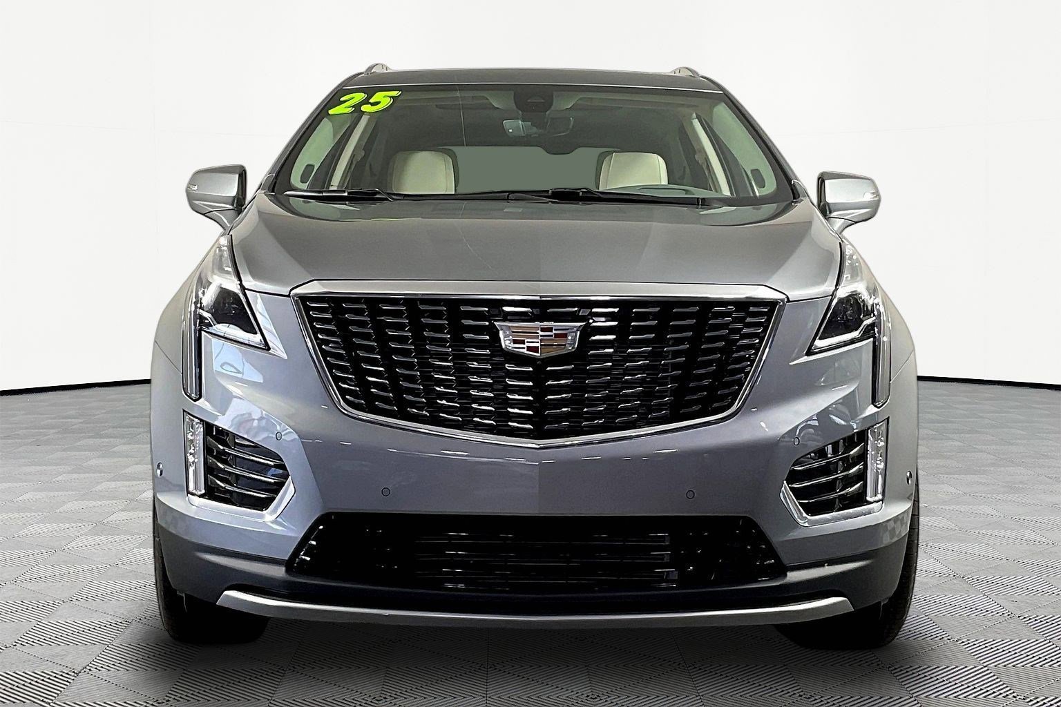 Used 2025 Cadillac XT5 Premium Luxury w/ Technology Package AWD/4WD image 2