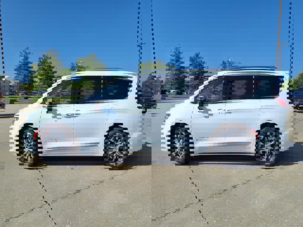 New 2026 Chrysler Pacifica Pinnacle image 30