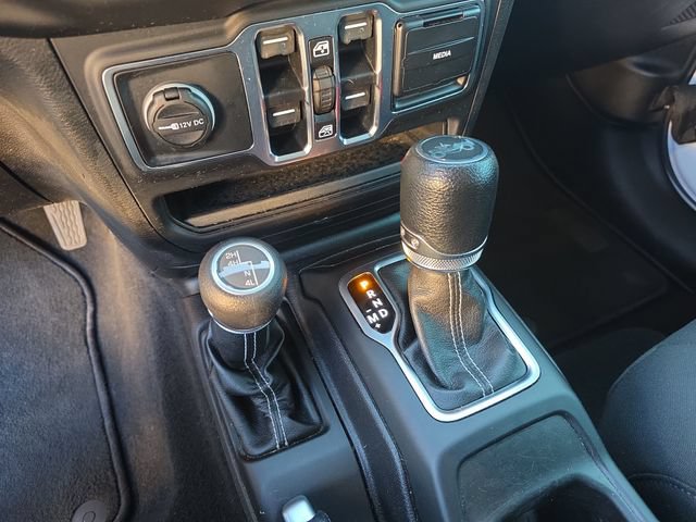 Used 2018 Jeep Wrangler Unlimited Sahara AWD/4WD image 25