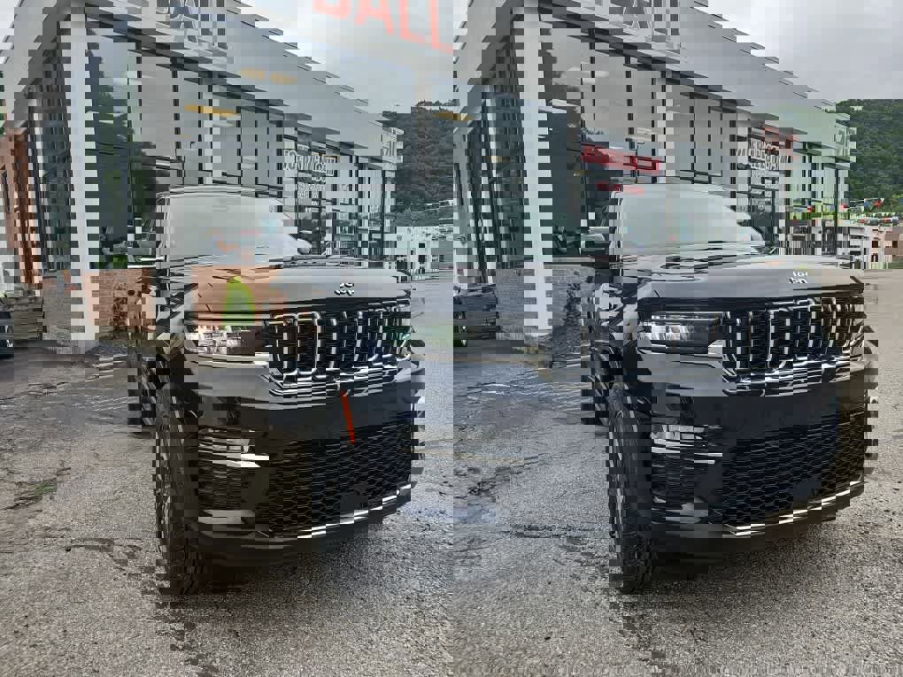 Used 2024 Jeep Grand Cherokee Limited 4xe image 3