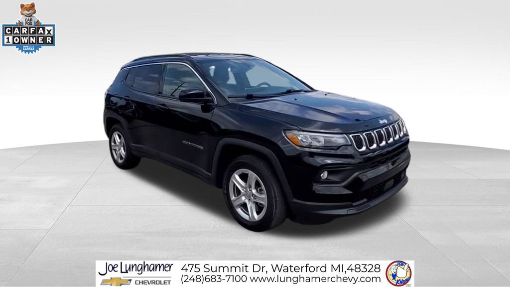 Used 2023 Jeep Compass Latitude w/ Convenience Group AWD/4WD image 2