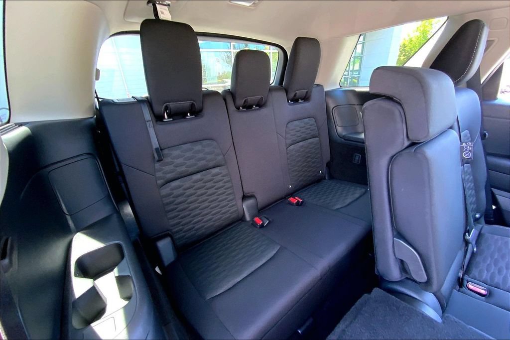 Used 2025 Nissan Pathfinder SV AWD/4WD image 18
