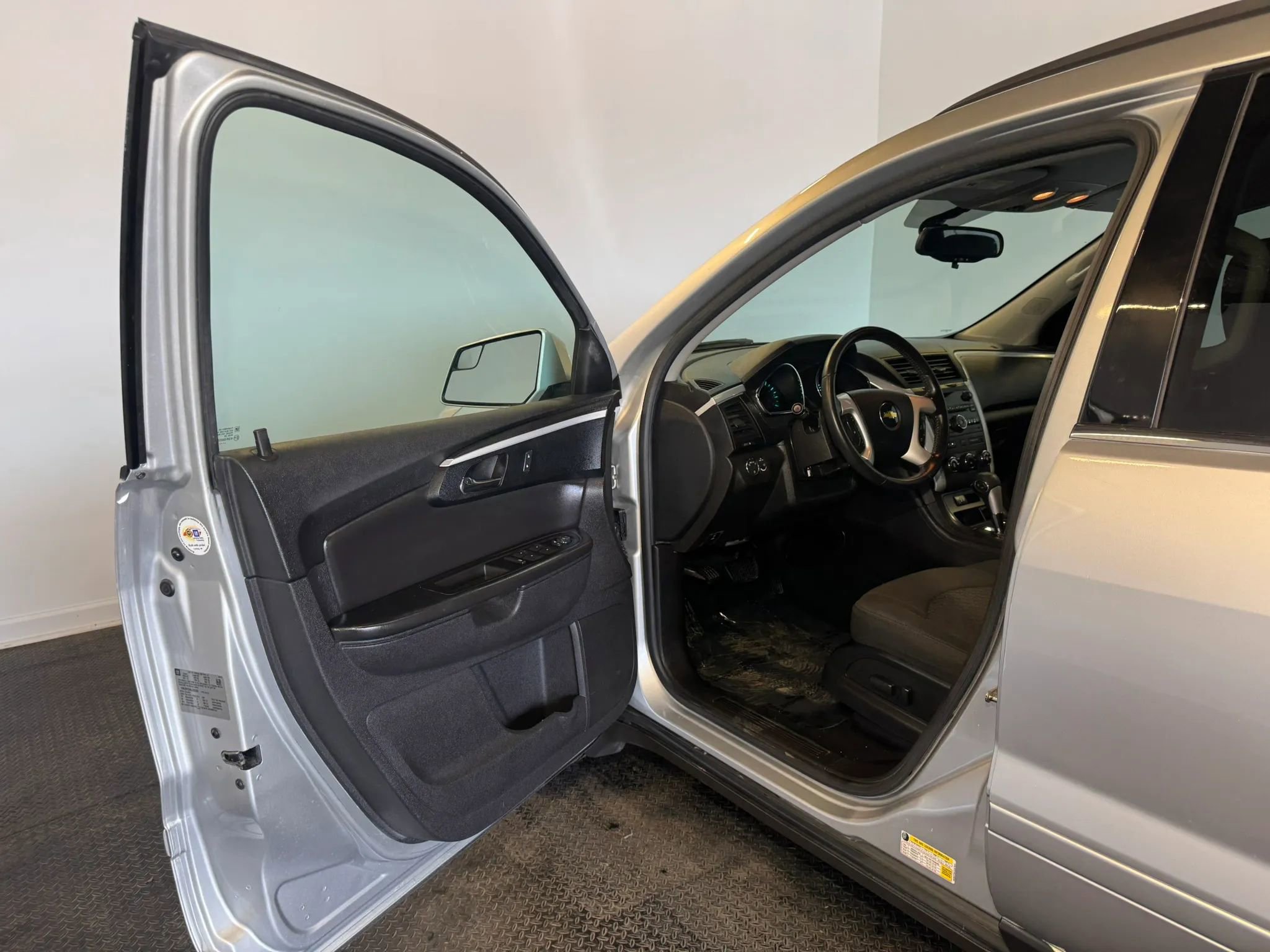 Used 2010 Chevrolet Traverse LT w/ Personal Connectivity Package FWD image 8