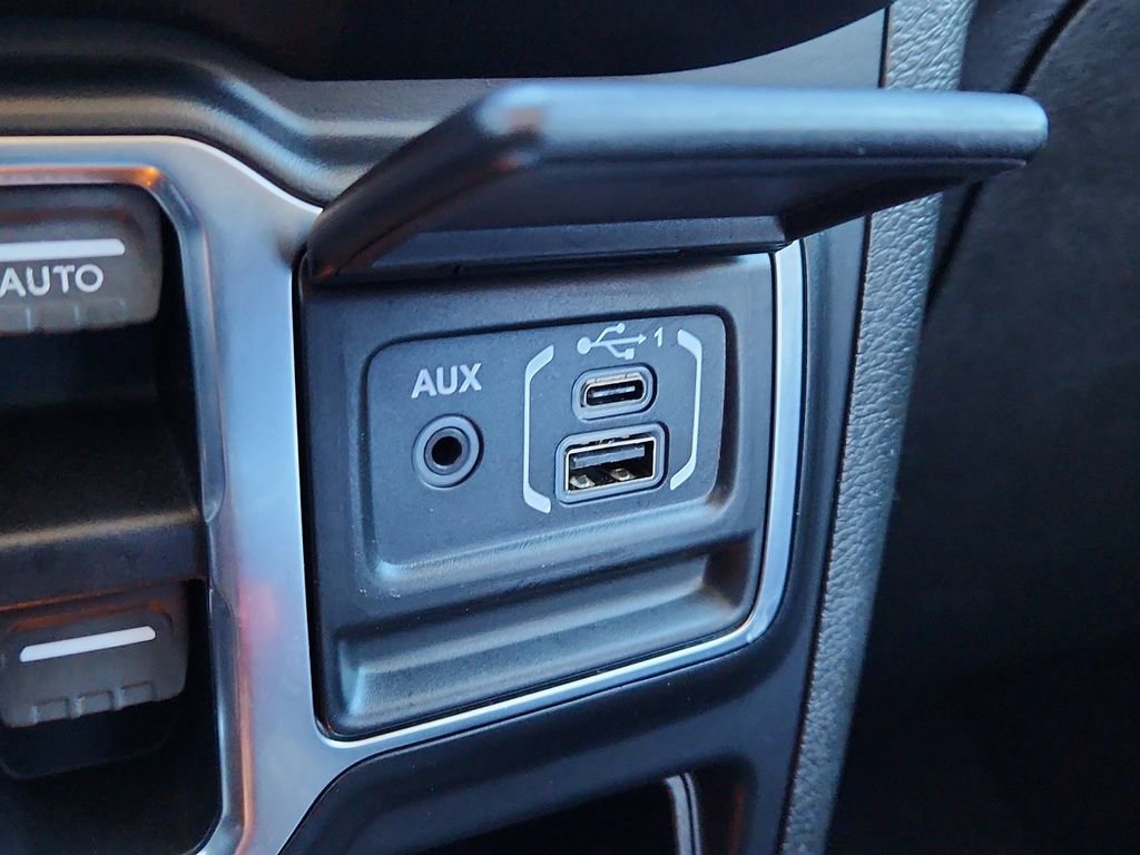 Used 2019 Jeep Wrangler Unlimited Rubicon w/ Uconnect 4C Nav & Sound Group image 24