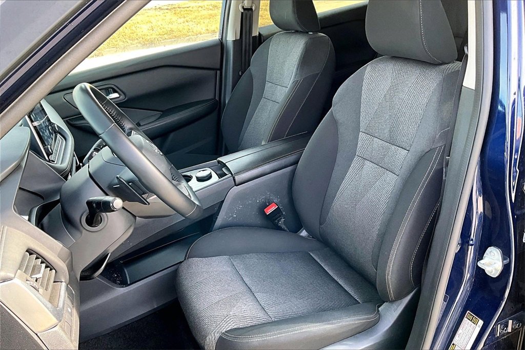 Used 2025 Nissan Rogue SV image 23