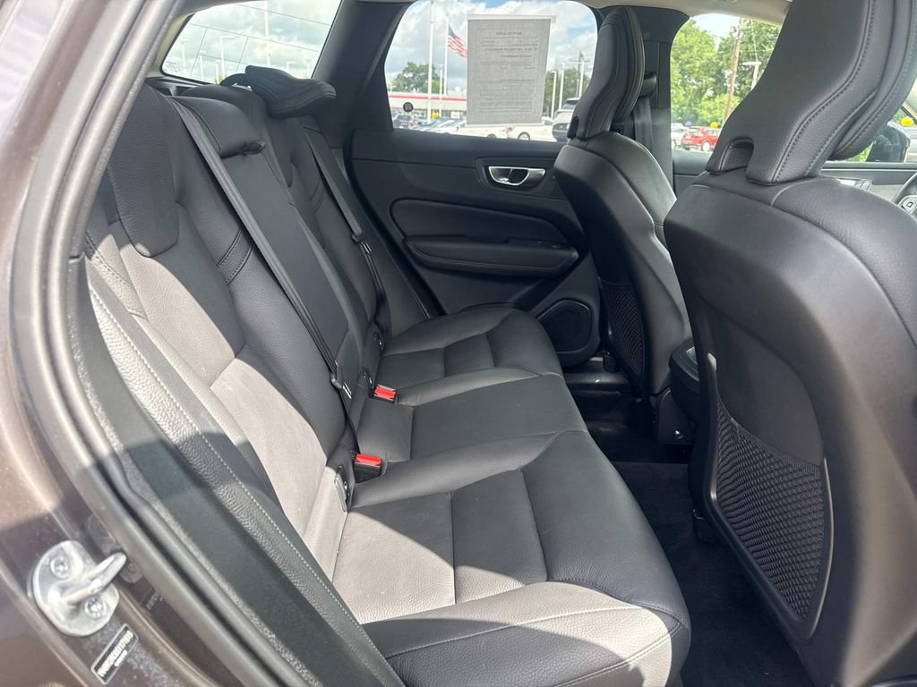 Certified 2025 Volvo XC60 B5 Plus AWD/4WD image 14