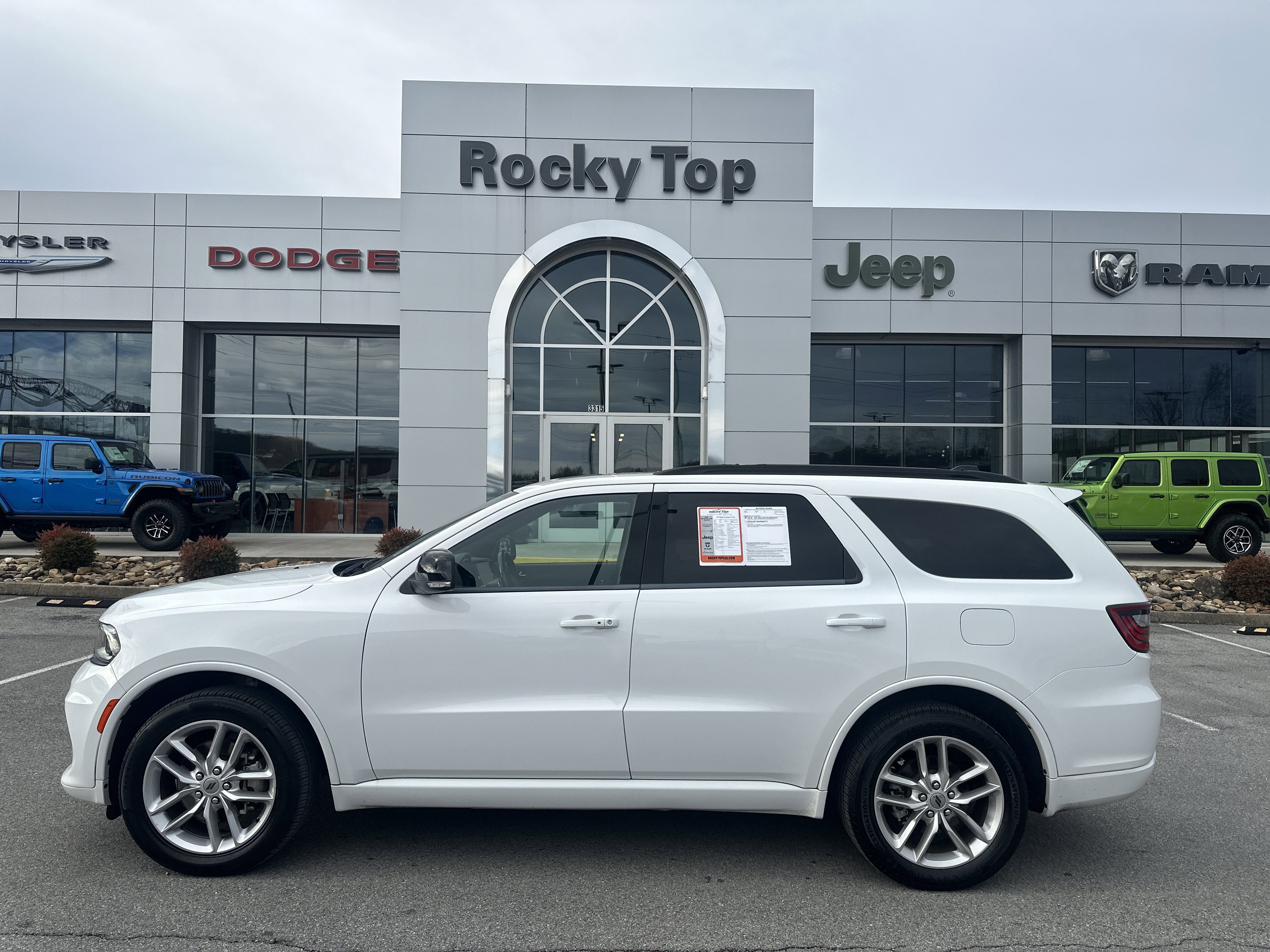 Used 2023 Dodge Durango GT image 1
