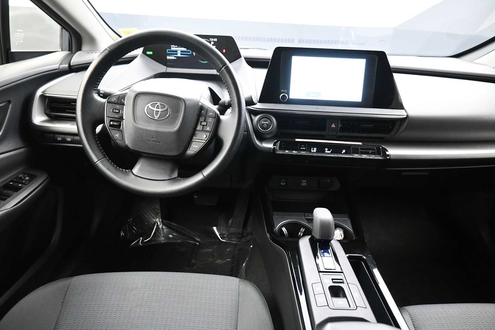 Certified 2025 Toyota Prius LE FWD image 20