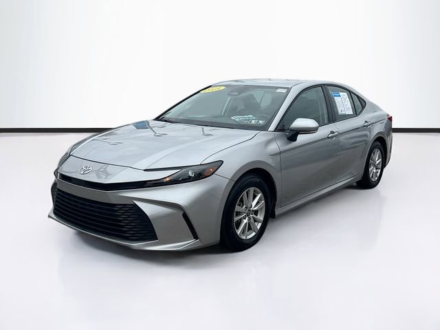 Used 2025 Toyota Camry LE image 3