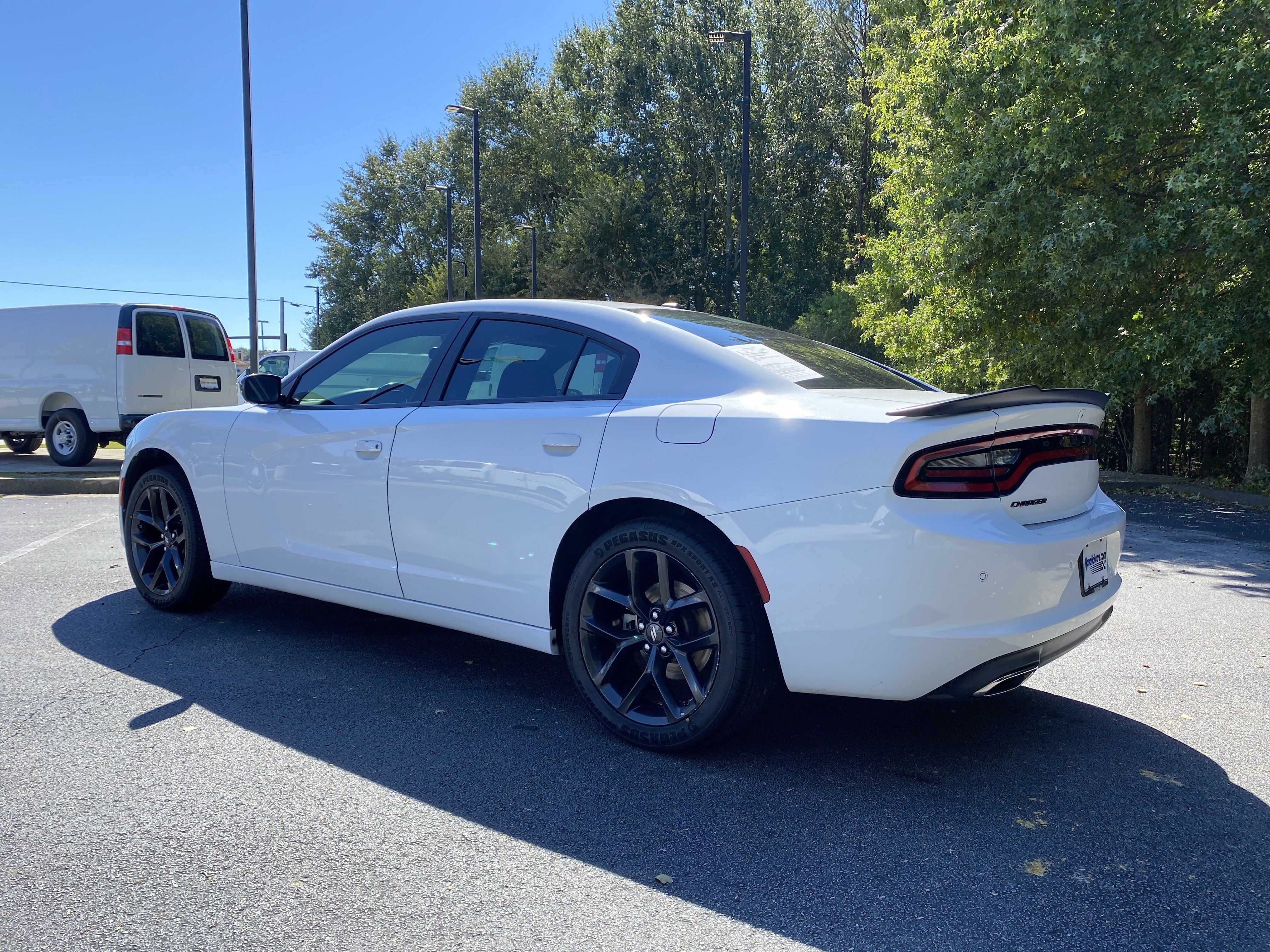 Used 2022 Dodge Charger SXT w/ Blacktop Package RWD image 7